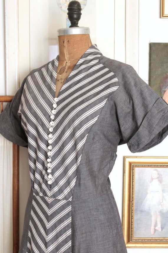 Vintage 1950s Grey & White Chevron Striped Dress … - image 6