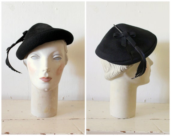 Vintage 1940s Black Felt Tilt Hat / 40s Toque Hat