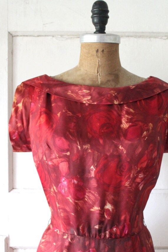 Vintage 1950s Red Floral Print Dress / 50s Abstra… - image 3