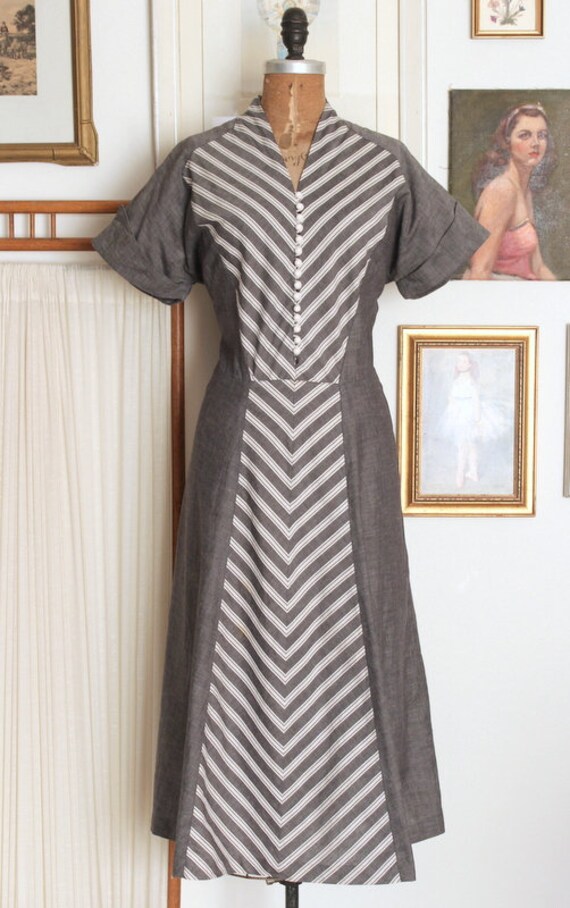 Vintage 1950s Grey & White Chevron Striped Dress … - image 2