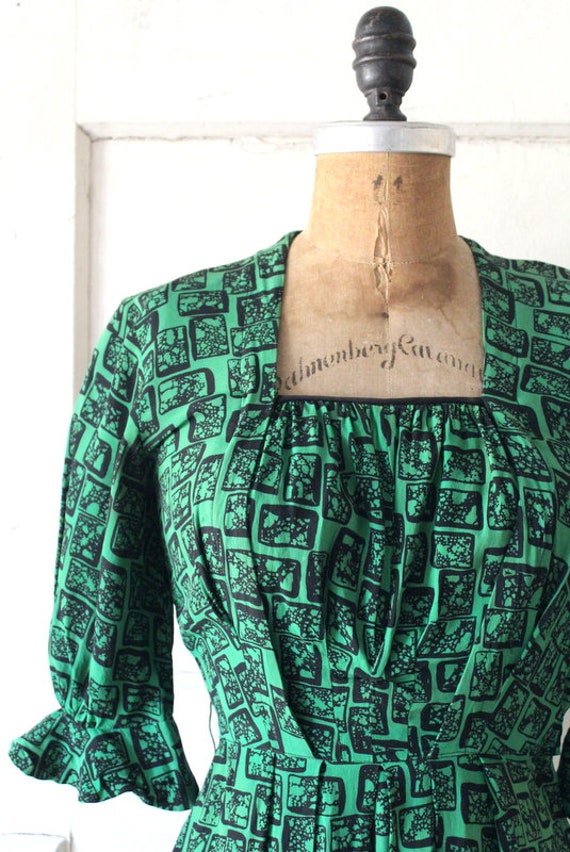 Vintage 1940s Green and Black Rayon Dress / Late … - image 3