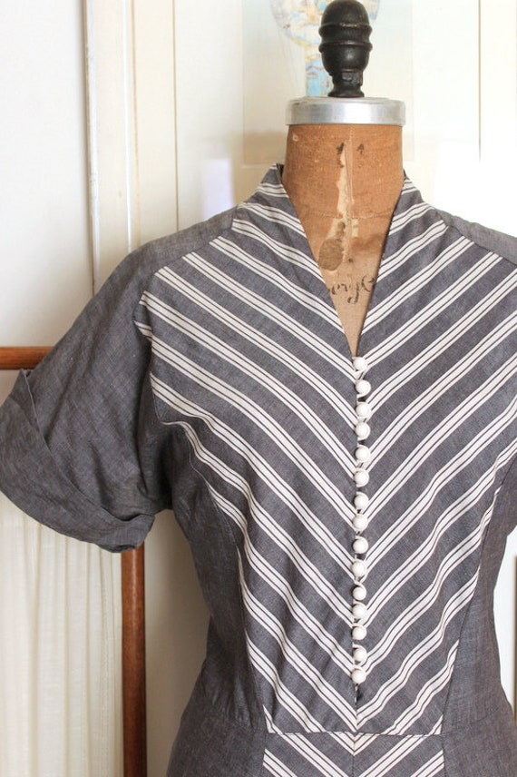 Vintage 1950s Grey & White Chevron Striped Dress … - image 3