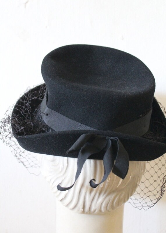 Vintage 1940s Black Top Hat with Netting / 40s Wo… - image 5