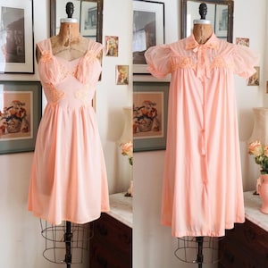Vintage 1960s Peach Nightgown and Robe Peignoir Set / Early 60s Nylon and Lace Nightgown and Duster / Peach Melba Set