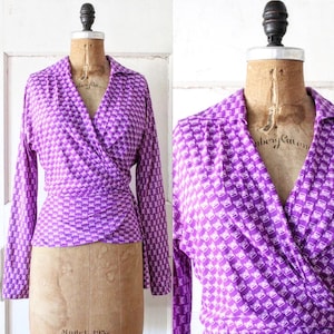 Vintage 1970s Car Novelty Print Blouse / 70s Purple Car Print Wrap Top / Model T Blouse