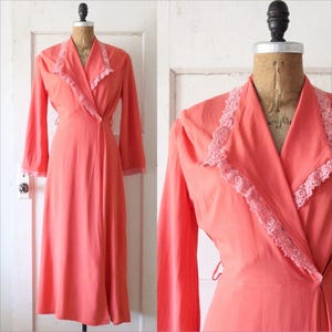 Vintage 1940s Coral Rayon Dressing Gown / 40s Loungewear House Dress Robe / Coral Reef Dress