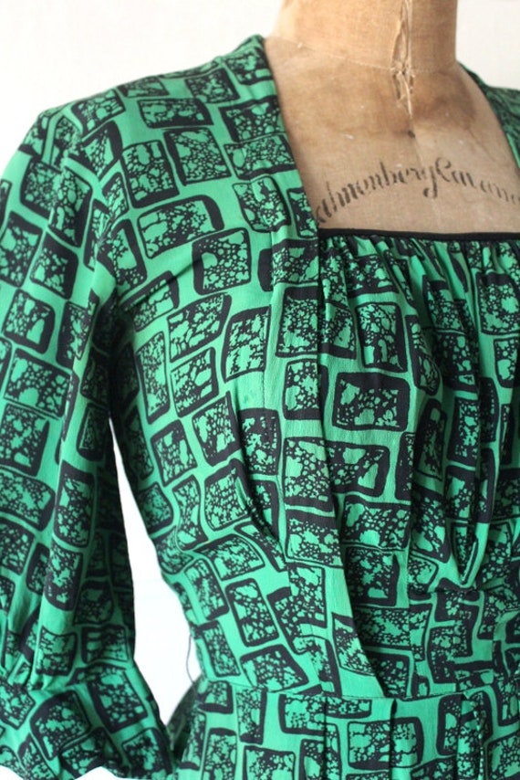 Vintage 1940s Green and Black Rayon Dress / Late … - image 4