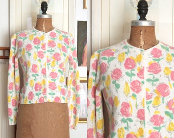 Vintage 1950s Floral Print Cardigan / 50s Pastel Flower Sweater / Flower Study Cardigan