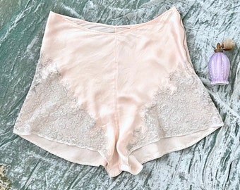 Vintage 1930s Silk and Lace Tap Pants / 30s Pink Silk Tap Panties with Metal Zipper / Pale Pink Tap Pants