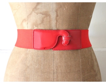 Vintage jaren 1980 rood leer en elastische riem met haak / jaren '80 Anne Klein voor Calderon Belt / Cherry Bomb Belt