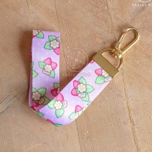 Cordón de pulsera de fresas rosas / Cordón corto rosa pastel Kawaii con cierre plateado