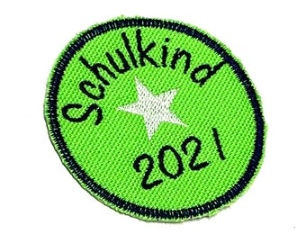 Schulkind 2021 rund in Grün Bügel-Applikation