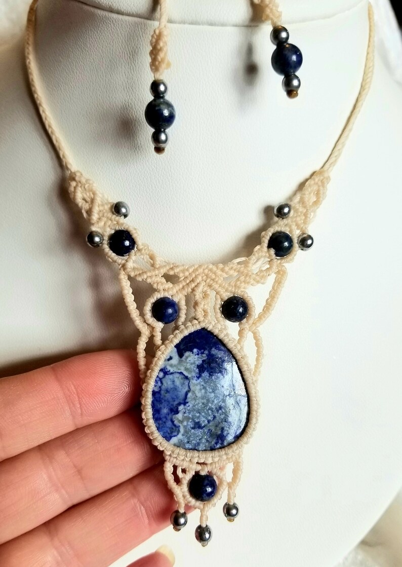 Lapis lazuli macramé pendant necklace boho hippie fairy chic jewel for her, women's gift, gift for her unique and original piece image 5