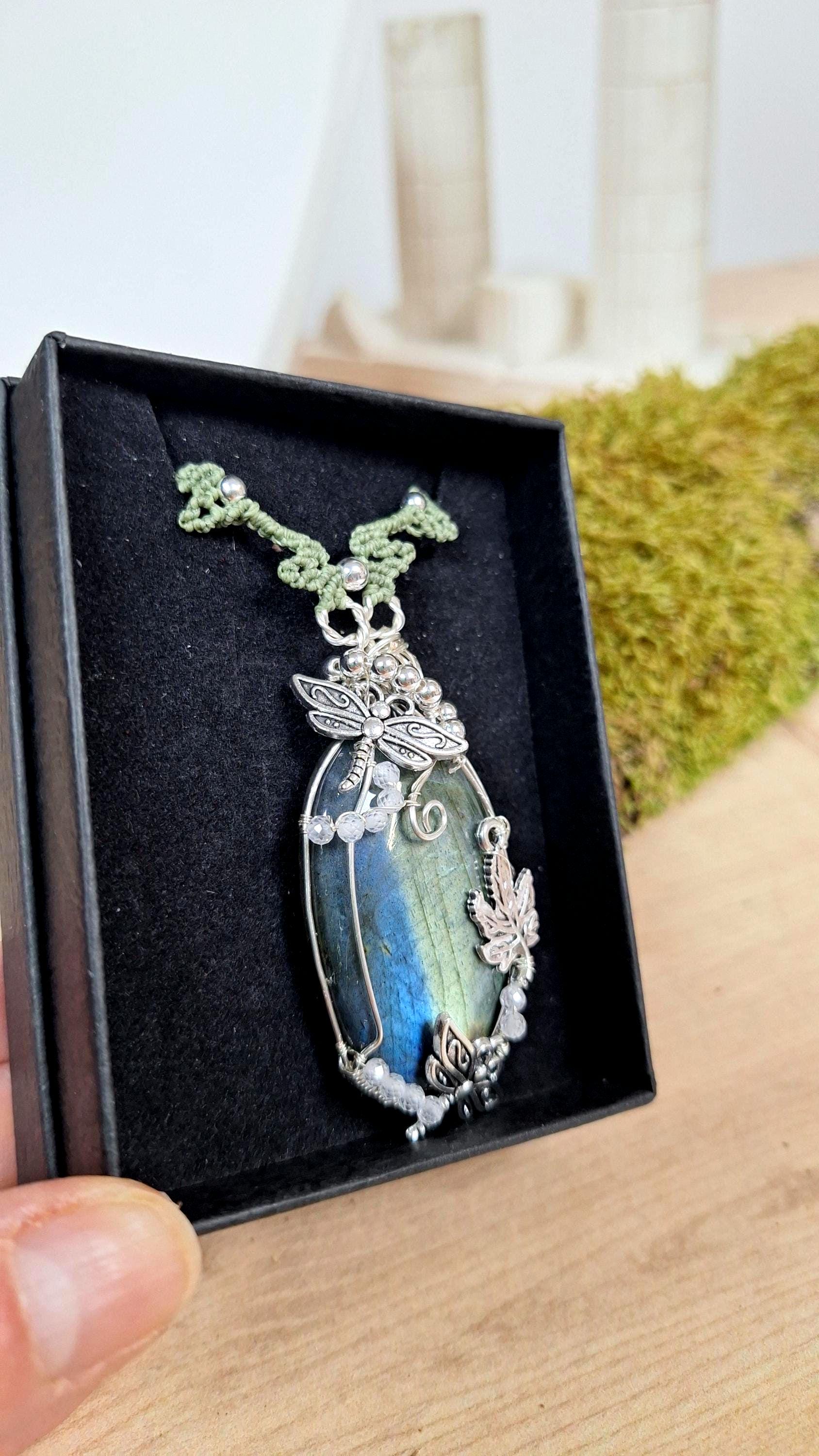 Collier Pendentif Talisman Féminin En Labradorite - Bijou Unique De Créateur