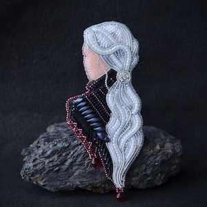 Beaded Daenerys Targaryen Brooch: Mother of Dragons Pin