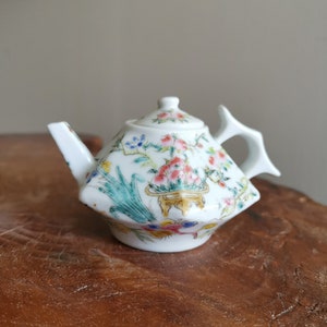 Vintage Chinese Teapot, oriental teapot, collectible teapot, gifts for woman, birthday gifts, Mother&#39;s day gifts