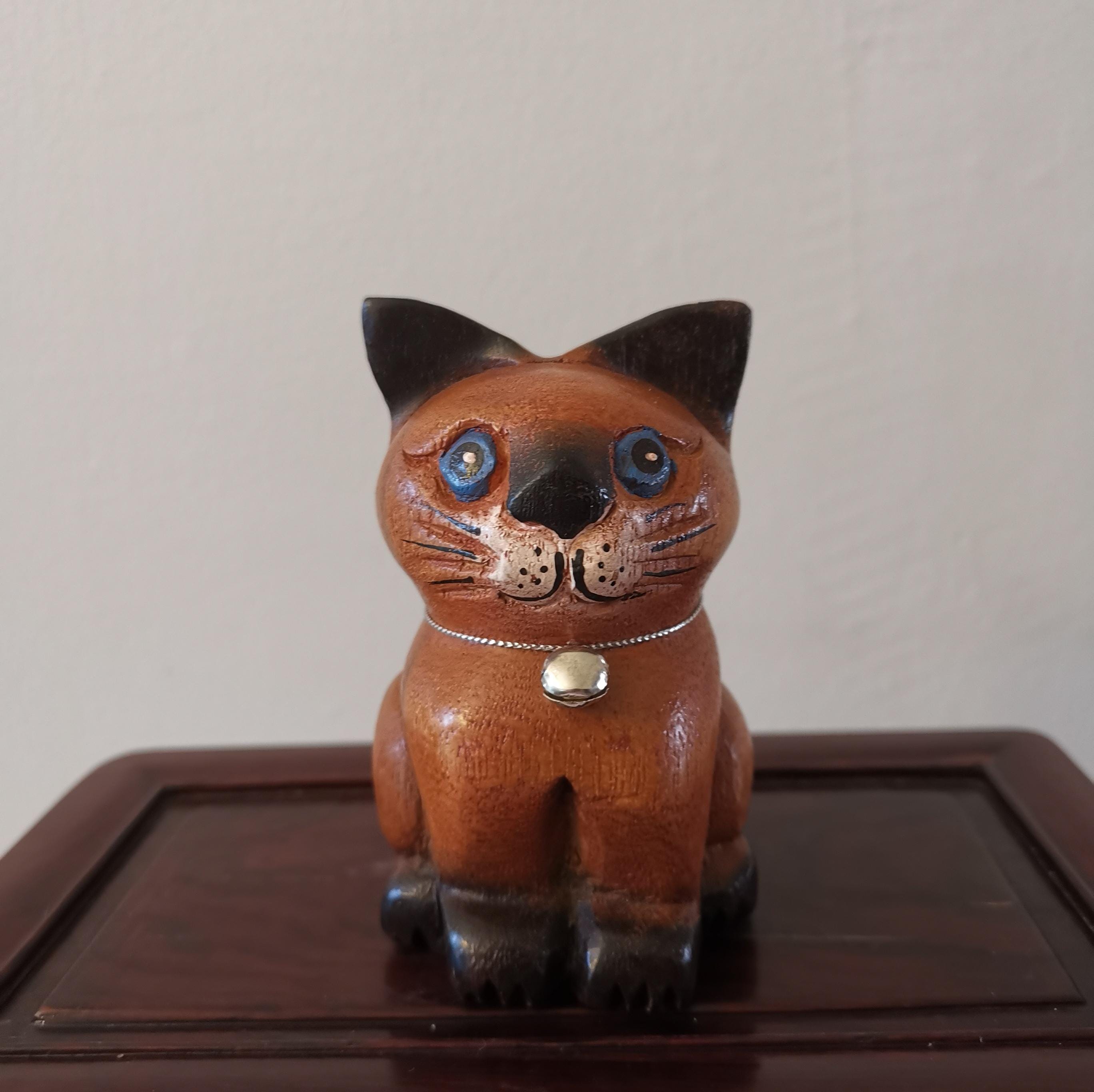 タイの民芸品、青い目の猫の像、木彫りのかわいい猫の彫刻 - Etsy 日本