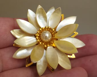 ヴィンテージ日本製真珠貝製フラワーブローチ、蓮のピン - Etsy 日本