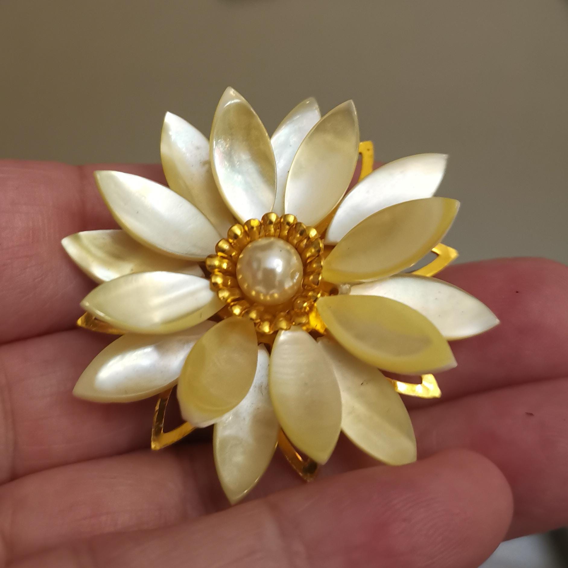 新品未使用　Rene ルネ パール　フラワー　ブローチ　ゴールド　真珠　お花 ヴィンテージ日本製真珠貝製フラワーブローチ、蓮のピン - Etsy 日本