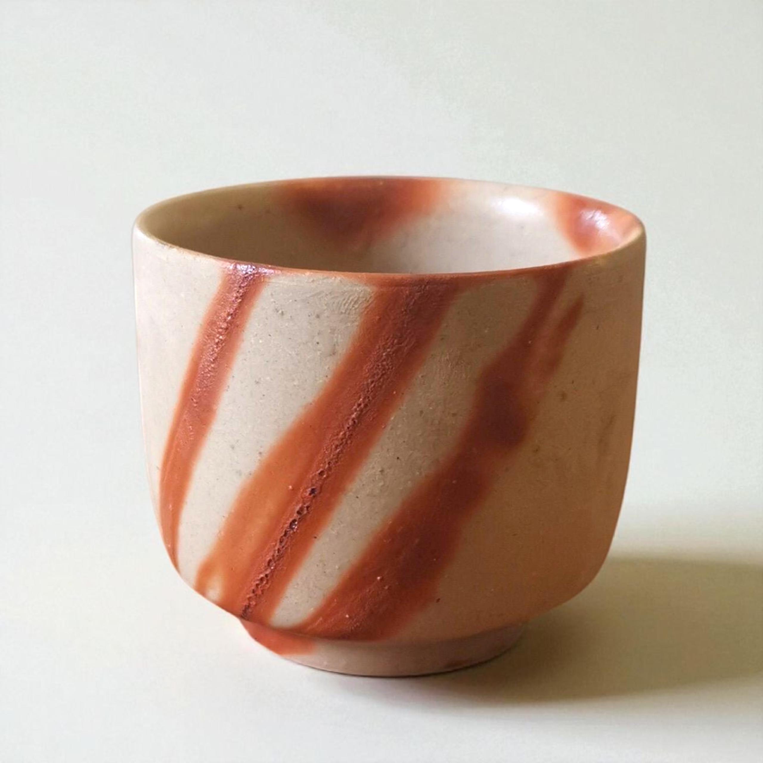 ヴィンテージの日本の備前焼ぐい呑み：飛田すきの刻印、手作りの陶器