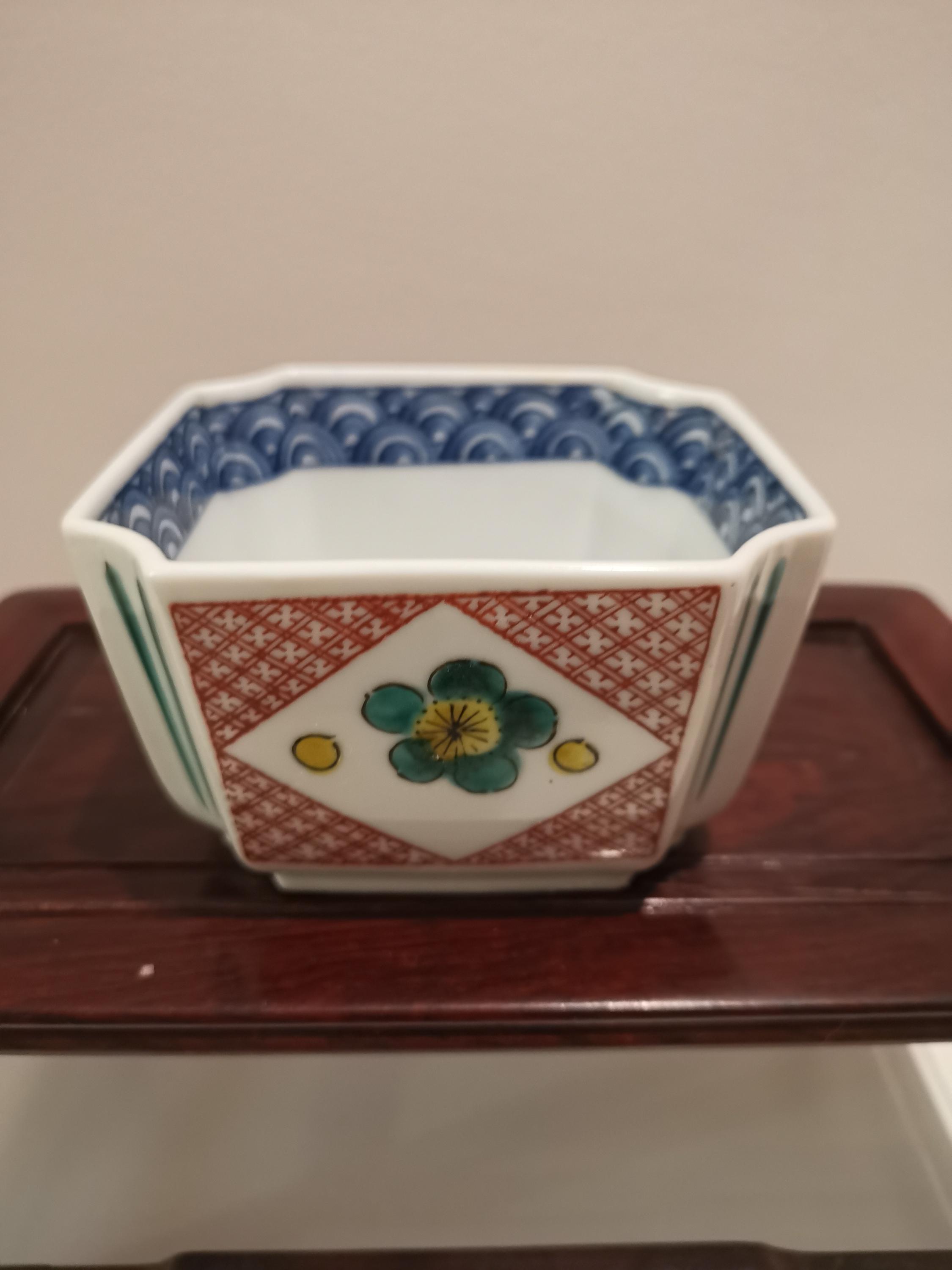 有田焼伊万里焼で知られる陶芸磁器カフス・カフスボタン。染錦紋様。 有田焼伊万里焼で知られる陶芸磁器カフス・カフスボタン。染錦紋様。