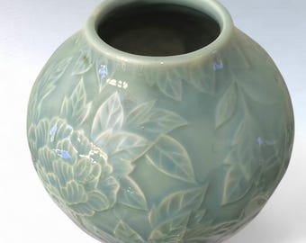 有田焼 青磁花瓶 香山窯 手彫花器 - Etsy 日本