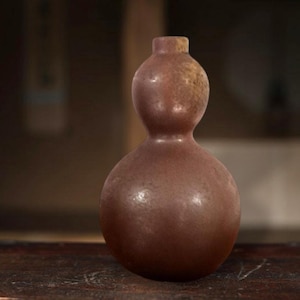 Japanese Bizen Ware Pottery Vase: Unglazed Gourd Shape
