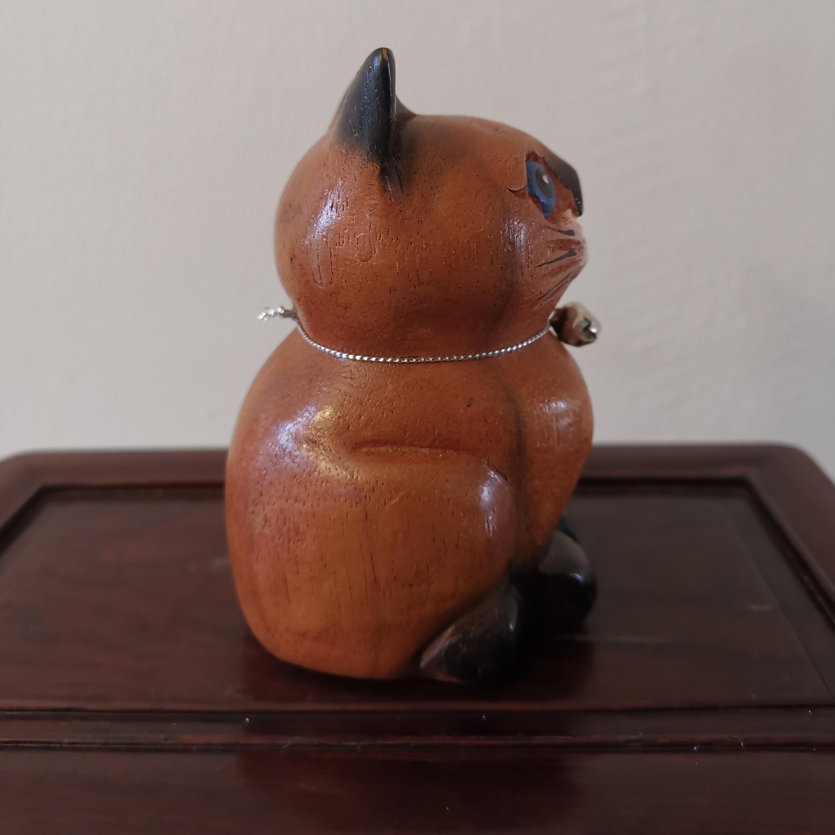 タイの民芸品、青い目の猫の像、木彫りのかわいい猫の彫刻 - Etsy 日本
