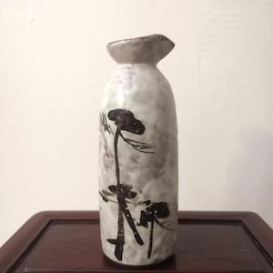 Japanese pottery, sake bottle, Japanese Tokkuri,  japanese vintage ceramic tokkuri, nihonshu, hand painted Design Porcelain Ceramic
