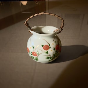 Kutani Ware mini Vase with Handle, Japanese Pottery, red flowers Motif