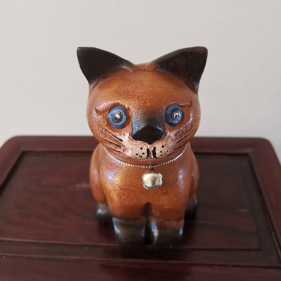 タイの民芸品、青い目の猫の像、木彫りのかわいい猫の彫刻 - Etsy 日本