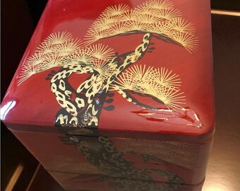 ヴィンテージの赤い漆塗りの重箱、金の松の木、日本の3段重箱 - Etsy 日本