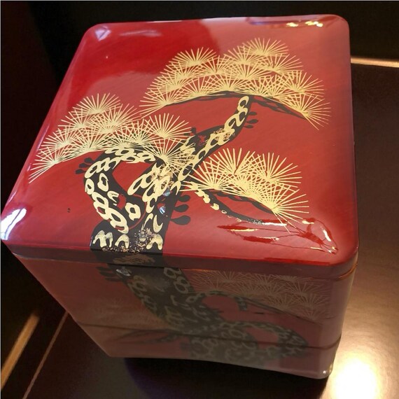 漆器 重箱 金色の松の木の模様 箱付き 会津形 ヴィンテージの赤い漆塗り