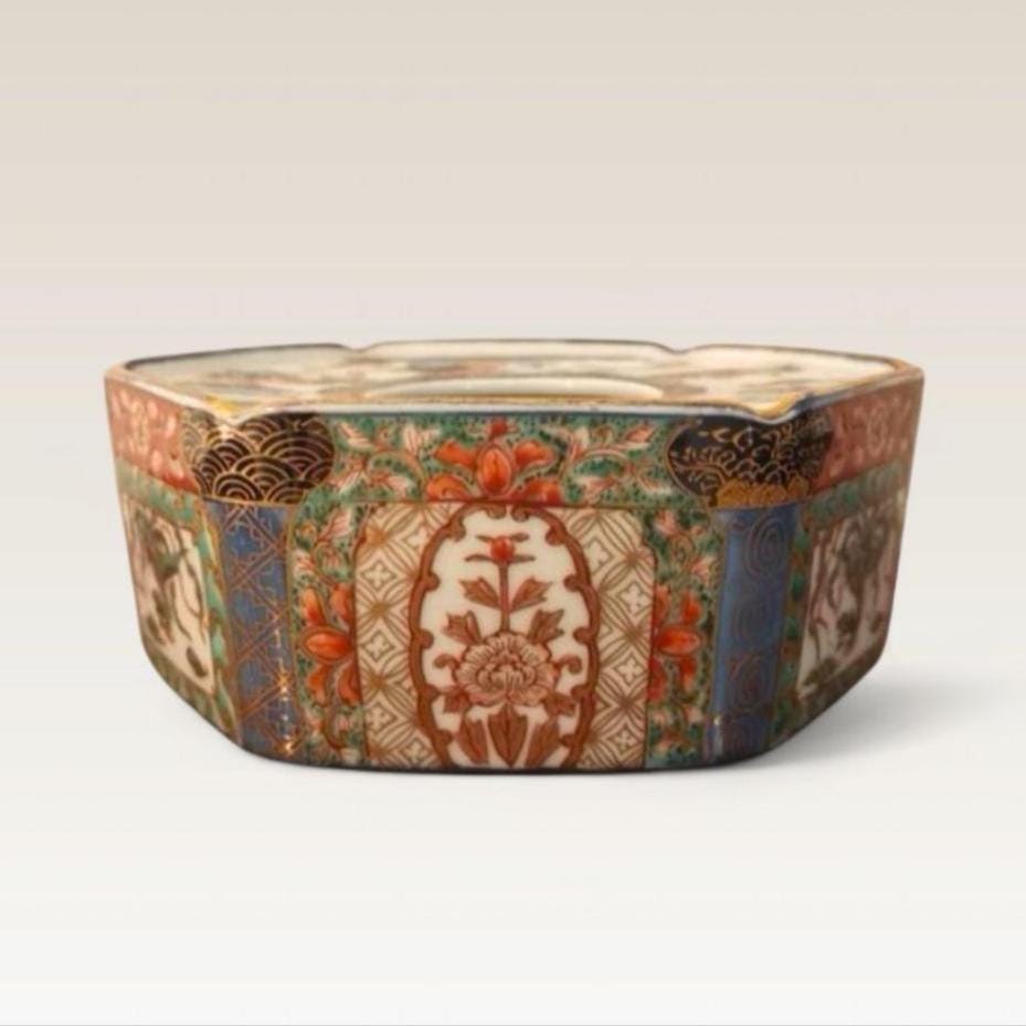 ヴィンテージ有田焼灰皿、幸楽窯伊万里焼、ゴールドアクセント装飾