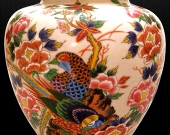 ヴィンテージの九谷焼壺、花瓶：盛上げ手描き孔雀と梅の花模様 - Etsy 日本