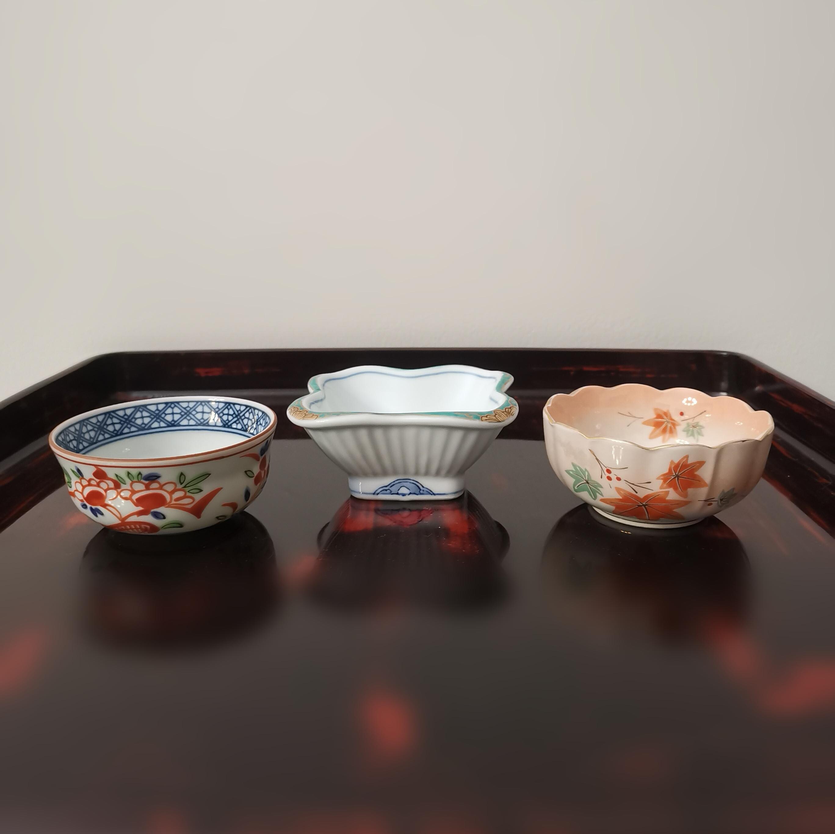 Japanese Ceramic Pottery , Arita-ware, Small Bowls, Gold Painting