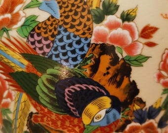 ヴィンテージの九谷焼壺、花瓶：盛上げ手描き孔雀と梅の花模様 - Etsy 日本