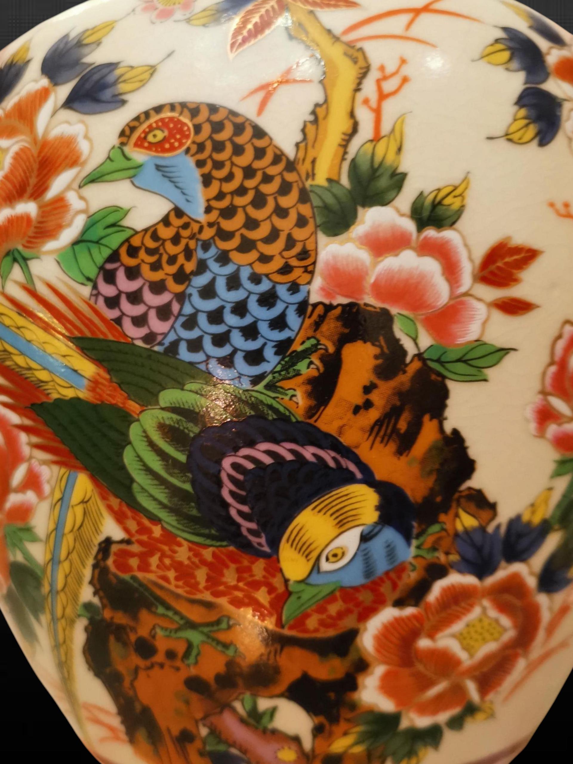 九谷焼 中壺 孔雀絵 九谷白峰 ヴィンテージの九谷焼壺、花瓶：盛上げ手描き孔雀と梅の花模様 - Etsy 日本