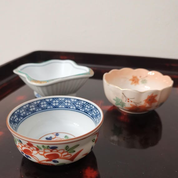 Japanese Ceramic Pottery , Arita-ware, Small Bowls, Gold Painting