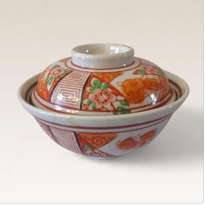 Japanese hand painted bowl, Antique japanese Meiji-Imari porcelain bowl with lid, Japanese Porcelain Footed Bowl Hand-Painted Polychrome