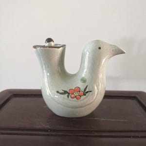 Japanese Ceramic Soy Sauce Dispenser with Lid, Condiment Pot Soy Sauce, Vinegar, Oil and Salad Dressing