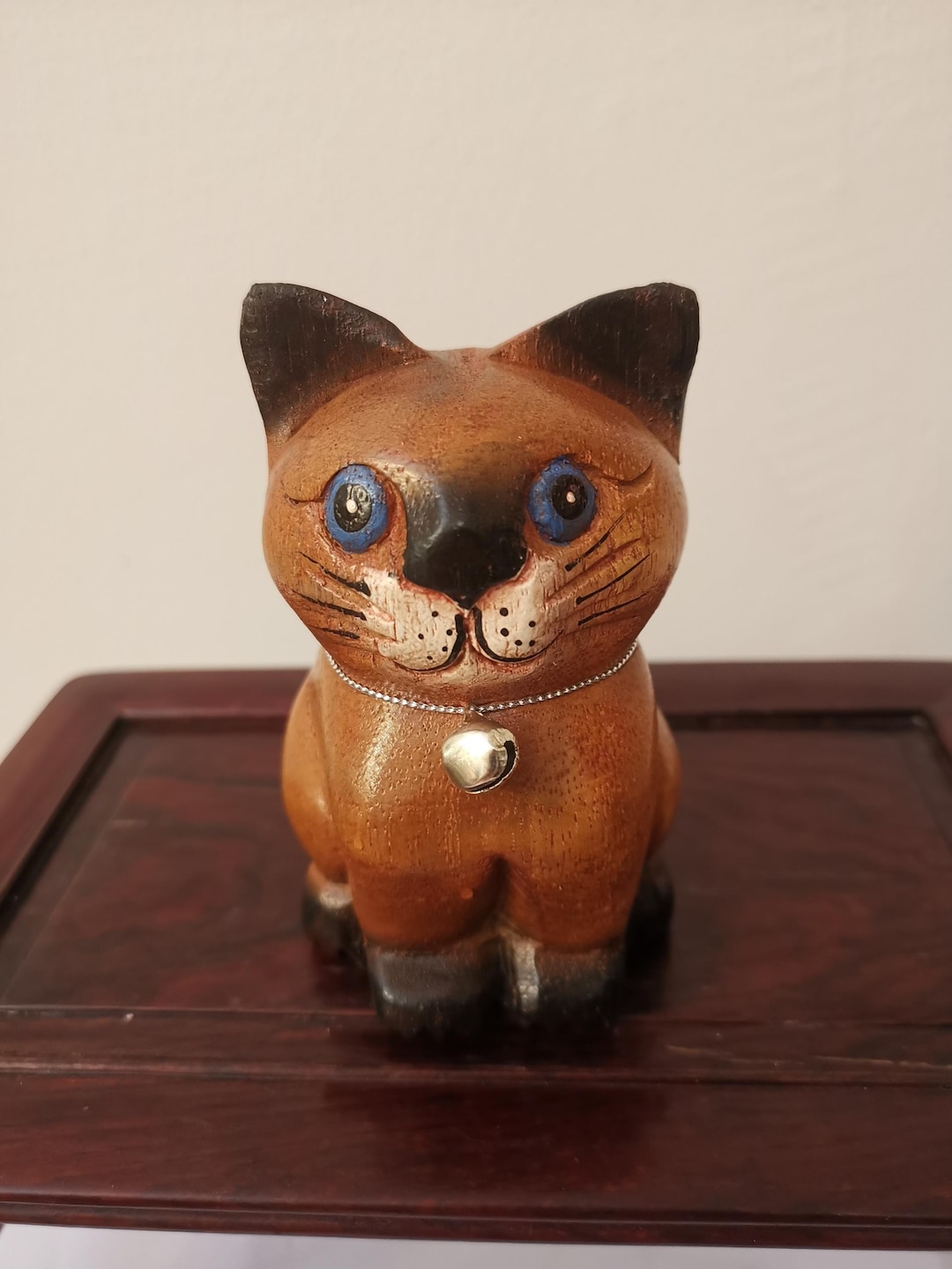 木製 猫の置物 大きな耳と青い目　高さ77cm 木製 猫の置物 大きな耳と青い目 高さ77cm 【公式通販】