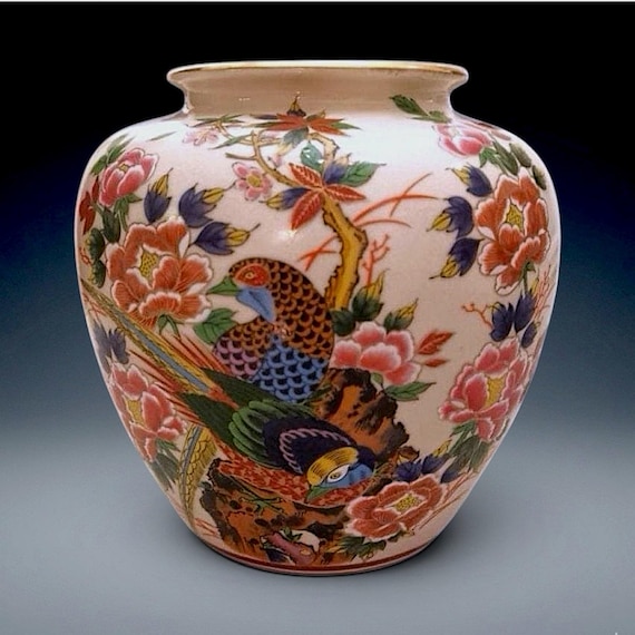 ヴィンテージの九谷焼壺、花瓶：盛上げ手描き孔雀と梅の花模様 - Etsy 日本