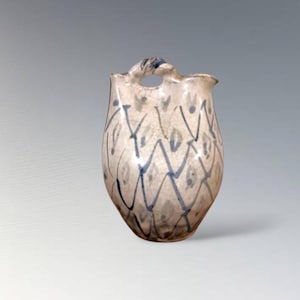 Japanse antieke blauw-witte aardewerkvaas, Oosters blauw en wit keramisch aardewerk, aardewerkvaas, verzamelvaas, woondecoratie