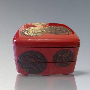 Jyubako, japanische Vintage-Box, Vintage-Bento-Box, traditionelle handgefertigte zweistöckige rote Box, Vintage japanische Lebensmittelbox Wohnkultur