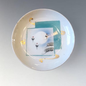 青白陶器 二段重ねの箱 松と鶴のデザイン 青白陶器 二段重ねの箱 松と鶴のデザイン 青白陶器 二段重ねの箱 松と