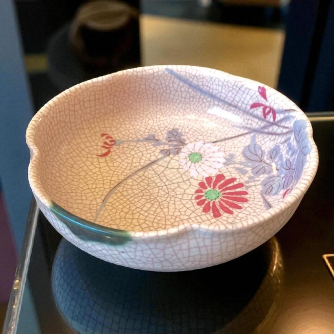 工芸品 Bowl Vintage Japanese Ceramic Bowl, Crackle Glaze, Hand-painted Flowers
