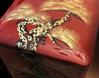 ヴィンテージの赤い漆塗りの重箱、金の松の木、日本の3段重箱 - Etsy 日本