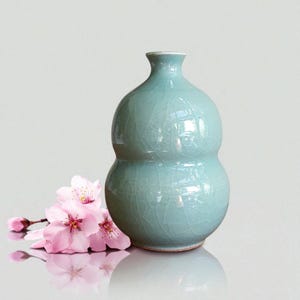 Japanese Celadon Vase: Gourd Shape Pottery, Crackled Glaze