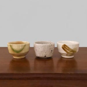 Shikaraki Japanese sake cup, oriental collectible drink cup, Japanese handmade Pottery, small cup, short glass, sake cup, wabi sabi Lot 906